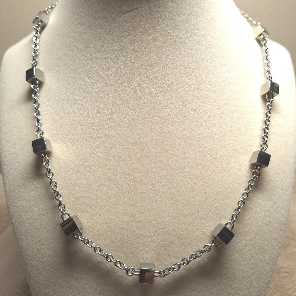 Station link necklace with box stations in stainless steel